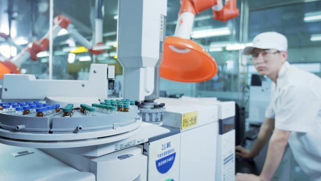 中国飞鹤升5% “618”部分奶粉品牌销量大增 机构指公司将进一步提升市场份额
